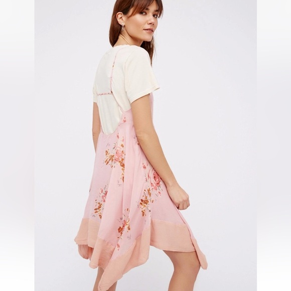 Faded Bloom Mini Dress in Pink
FREE PEOPLE
Size XS - Picture 7 of 8